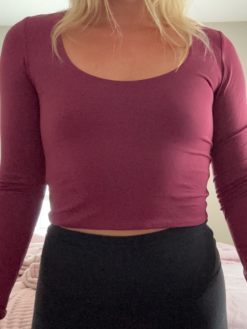 Aritzia Babaton Women's Long Sleeve Scoop Neck Contour Cropped Top